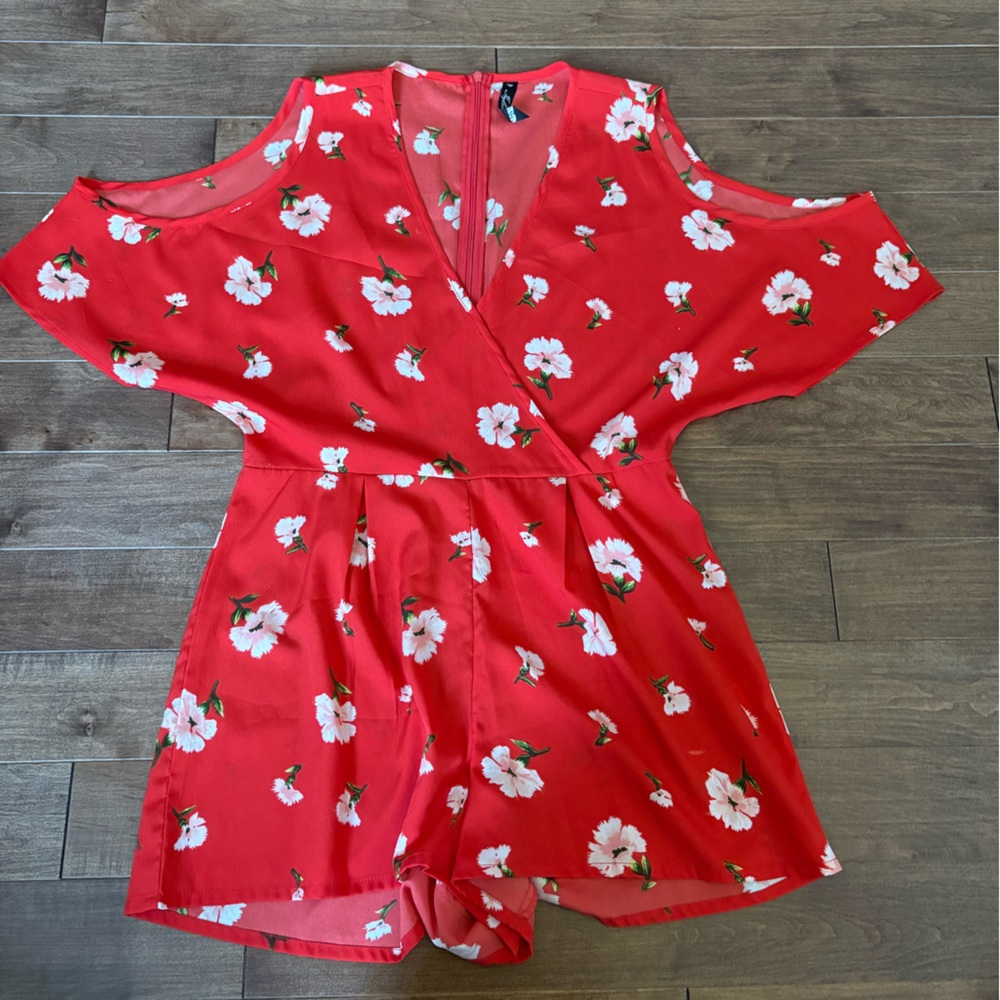 INFLUENCE FLORAL OFF THE SHOULDER ROMPER